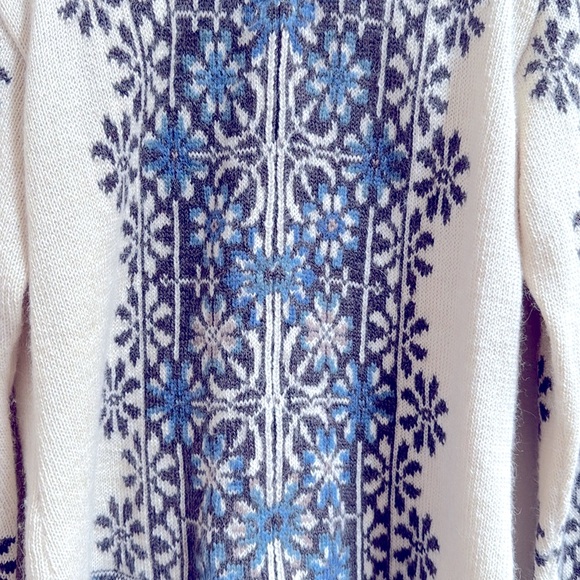 INTIWARA vntg floral Patterned alpaca wool Sweater in Blue, taupe, and White - Picture 2 of 7